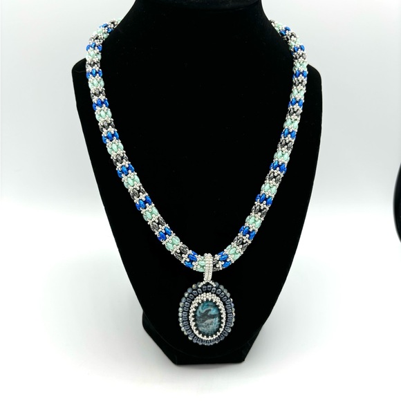 Hand Crafted Rope Style and Beaded Blue Agate Pendant Necklace - Picture 4 of 11